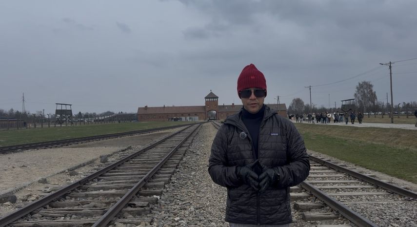 Las vías conducen a un destino que comenzó en lugares como el gueto de Varsovia , desde donde miles fueron deportados hacia&nbsp;Auschwitz-Birkenau