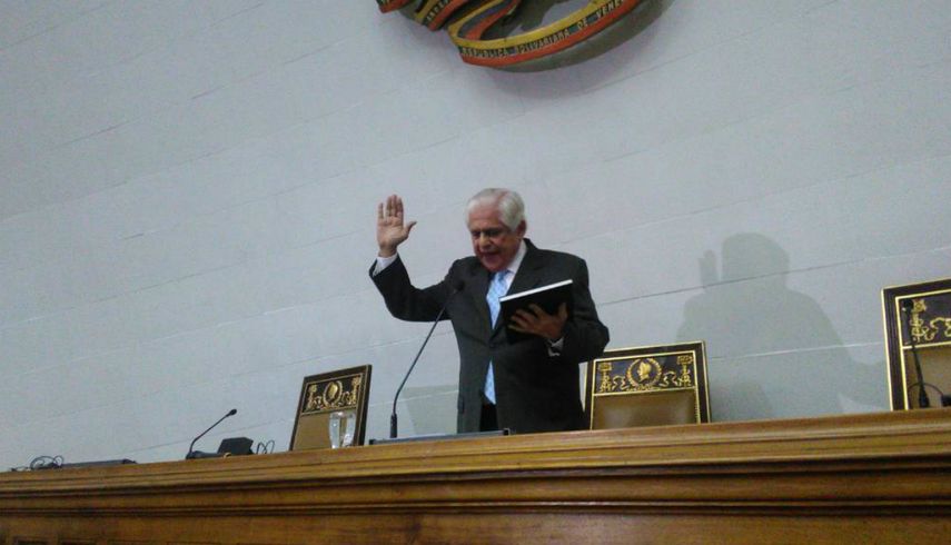 El diputado opositor Omar Barboza fue elegido como nuevo presidente del Parlamento venezolano.