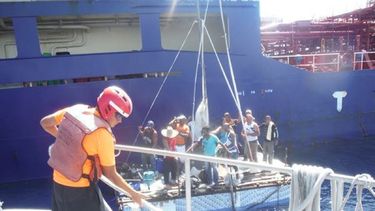 Los cubanos fueron evaluados por el personal de Sanidad Naval que determinó que todos se encontraban en buen estado de salud.