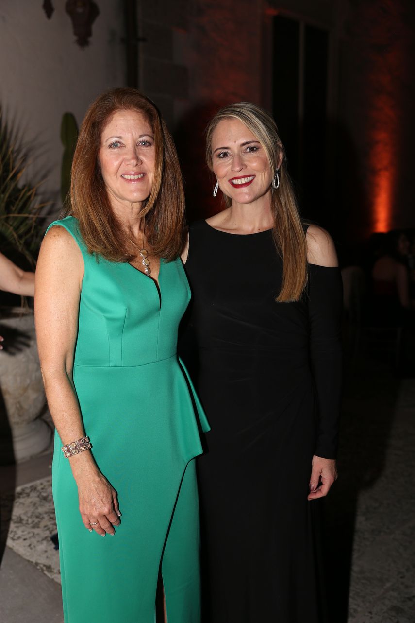 Dora Rubin, Kelly Logal