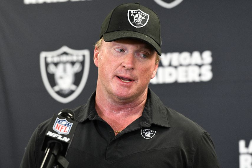 El entrenador Jon Gruden estaba en su cuarto curso de un contrato de 10 años y $100 millones con los Raiders de Las Vegas