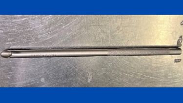 Hombre detenido en un aeropuerto de EEUU con una pajita de vampiro