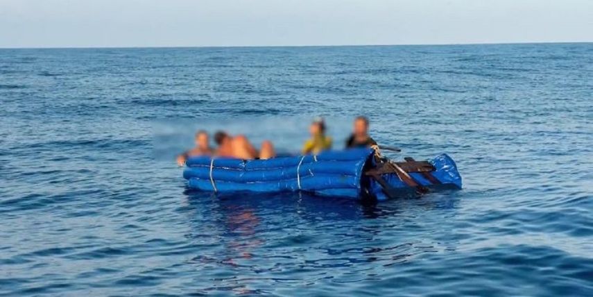 Guardia Costera de EEUU impide desembarco de balseros cubanos en Florida.