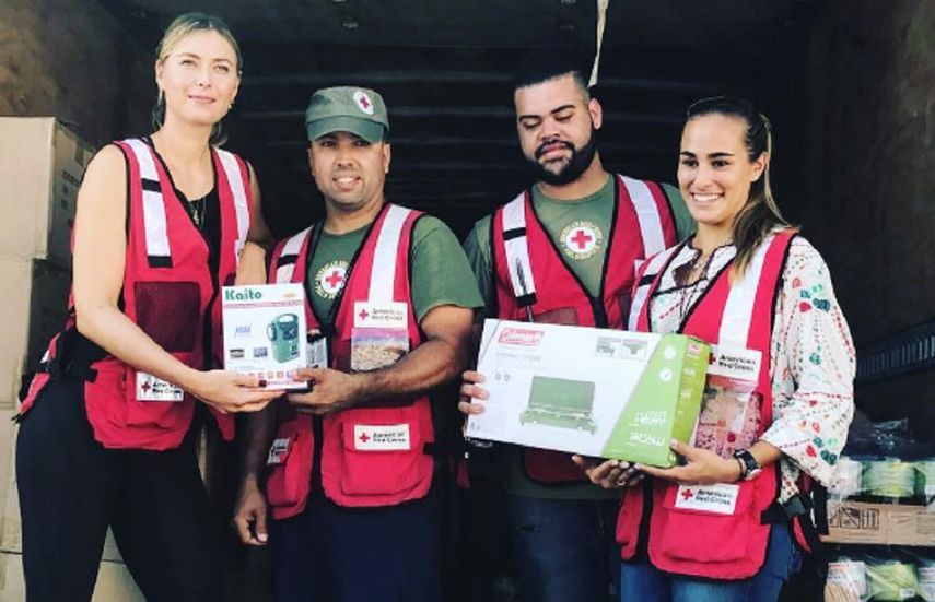 Sharapova y Puig entregaron ayuda junto con personal de la Cruz Roja.&nbsp;