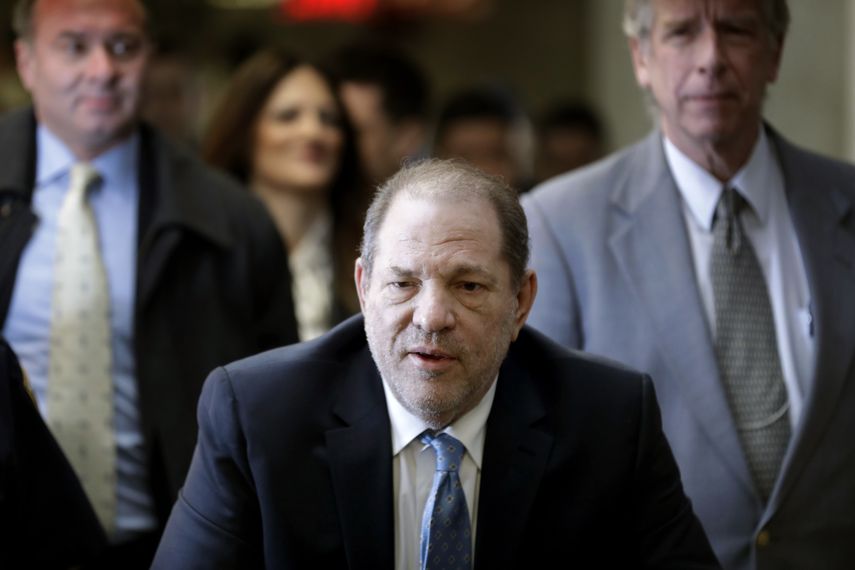 Harvey Weinstein llega a una corte&nbsp;en Manhattan el lunes 24 de febrero del 2020 en Nueva York, poco antes de ser declarado culpable de dos cargos en su juicio por abuso sexual y violaci&oacute;n.&nbsp;
