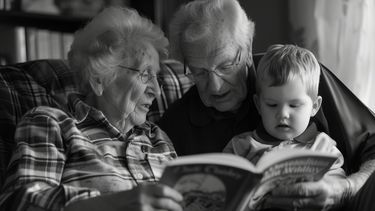 Abuelos con su nieto