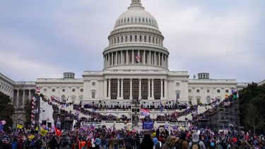 Simpatizantes de Trump se reúnen afuera del Capitolio de EEUU en Washington el miércoles 6 de enero de 2021.&nbsp;