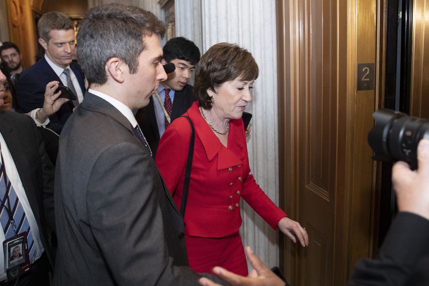La senadora republicana de Maine Susan Collins se dirige a un ascensor en el Capitolio, el 4 de febrero de 2020, en Washington.&nbsp;
