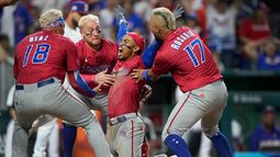 Francisco Lindor (segundo a la derecha) celebra tras anotar en el quinto inning por Puerto Rico ante la República Dominicana en el Clásico Mundial, el miércoles 15 de marzo de 2023, en Miami. Francisco Lindor (segundo a la derecha) celebra tras anotar en el quinto inning por Puerto Rico ante la República Dominicana en el Clásico Mundial, el miércoles 15 de marzo de 2023, en Miami.