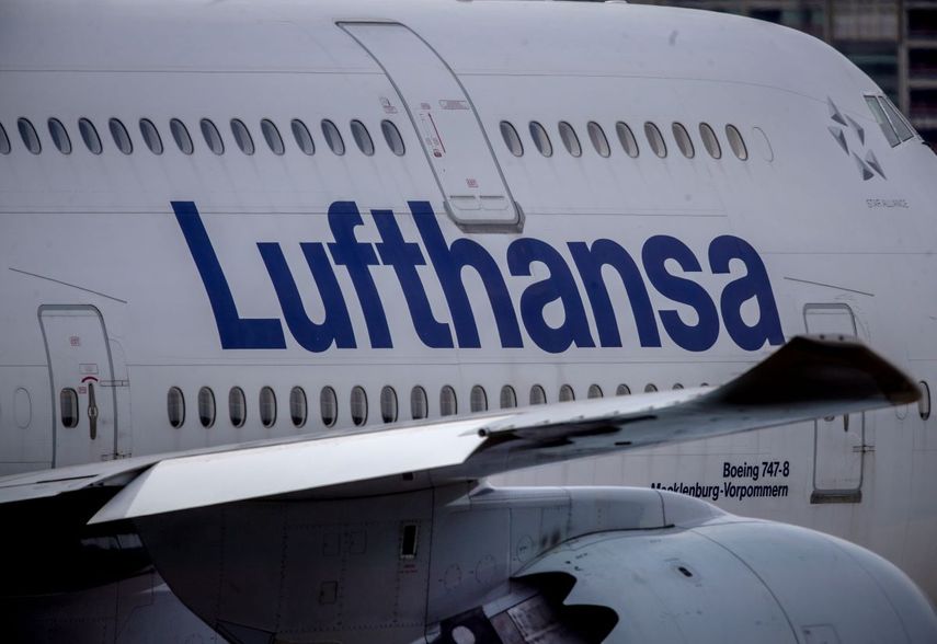 Un Boeing 747 de Lufthansa en el aeropuerto de Fráncfort, Alemania.