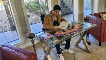 El escritor venezolano Armando Lossada presenta su primer libro The Lady & The Fool.