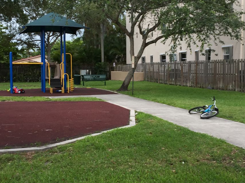 Parque en Miami, imagen denota movimiento a deshoras.