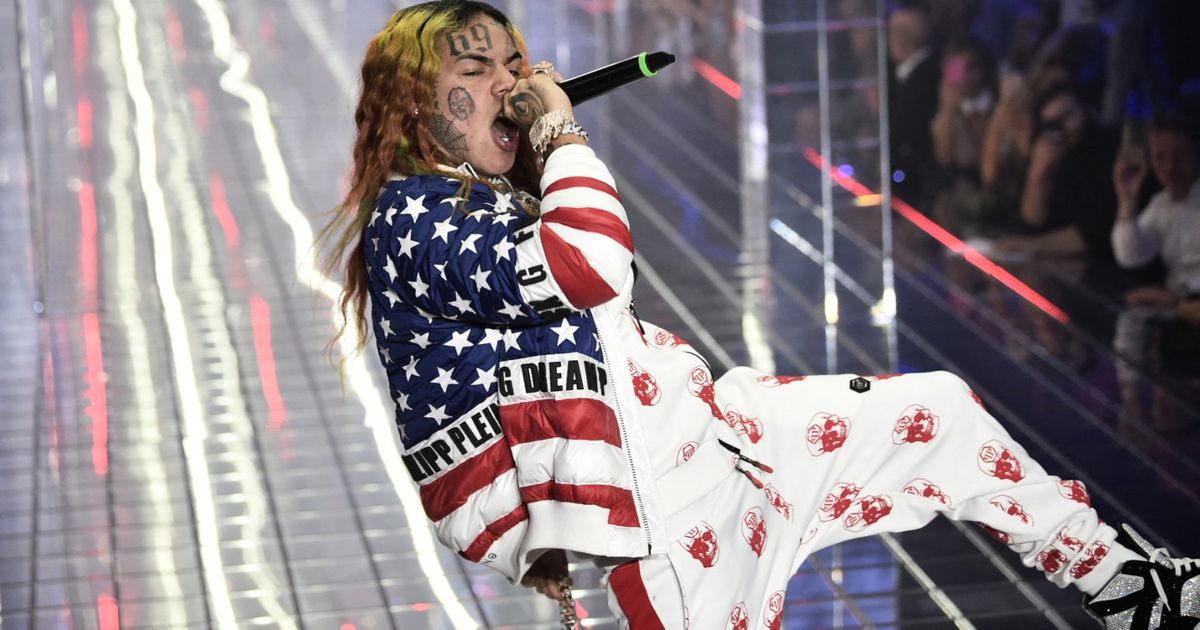 Asaltan residencia del rapero Tekashi 6ix9ine en Florida y retienen a su madre