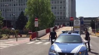 La mujer, con casi 20 años de experiencia en hospital, se encuentra encarcelada y la Policía ha abierto una investigación para esclarecer los hechos.