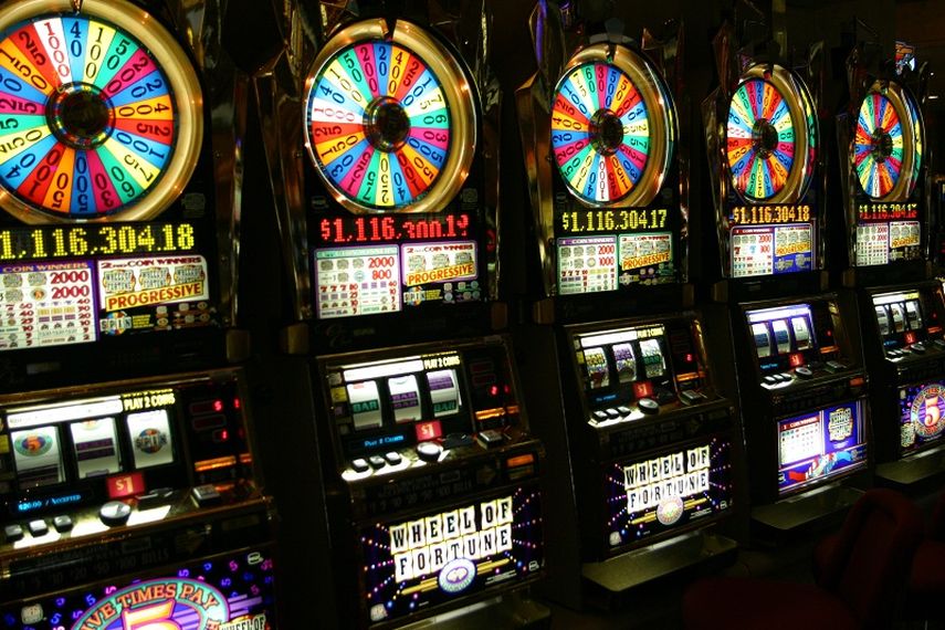 Máquinas tragamonedas como éstas podrían tener los casinos de lo Seminoles, pero aún falta un largo trecho para que eso se haga realidad  (CORTESÍA)
