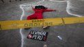 Un artista realiza una exhibición durante una protesta para exigir cambios sociales y una nueva constitución al gobierno del nuevo presidente interino Francisco Sagasti, el sábado 21 de noviembre de 2020, en Lima. Un artista realiza una exhibición durante una protesta para exigir cambios sociales y una nueva constitución al gobierno del nuevo presidente interino Francisco Sagasti, el sábado 21 de noviembre de 2020, en Lima.