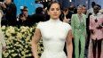 Rosalía asiste a la Gala del Met 2025, Superfine: Tailoring Black Style, en el Museo Metropolitano de Arte el 5 de mayo de 2025 en la ciudad de Nueva York.