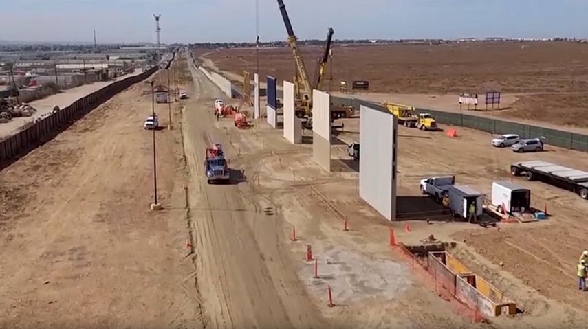 El Gobierno también usó el mismo proceso de licitación para seleccionar a las seis empresas que se han encargado de construir los ocho prototipos del muro cerca de San Diego (California).