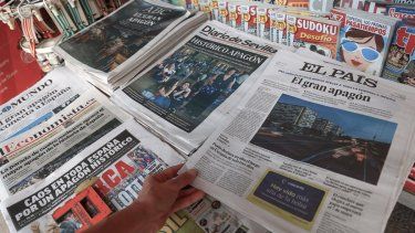 Prensa en papel con la información del apagón en un kiosco de Sevilla. A 29 de abril de 2025 en Sevilla, Andalucía (España).&nbsp;