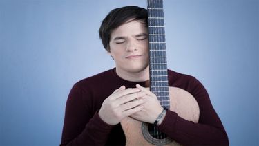 El guitarrista, cantante y compositor argentino Nahuel Pennisi.