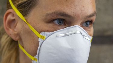 La modelo israel&iacute; Bar Rafaeli arriba a un tribunal en Tel Aviv, Israel.&nbsp;