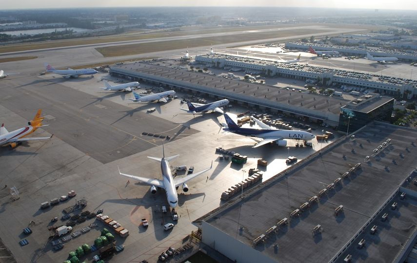 Vista del aeropuerto Internacional de Miami que registró un aumento del 0,37% en los volúmenes totales de carga (internacionales y nacionales) en 2016.