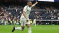 El atacante francés del Real Madrid, Kylian Mbappé, celebra luego de anotar el tercer gol de su equipo en un partido, el 4 de mayo de 2025.