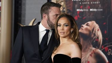 Jennifer Lopez y Ben Affleck llegan al estreno de This Is Me... Now: A Love Story el martes 13 de febrero de 2024, en el Teatro Dolby en Los Ángeles.
