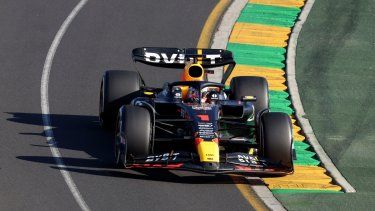 El piloto holandés de Red Bull, Max Verstappen, lidera la carrera en el Gran Premio de Australia en Albert Park, Melbourne, el domingo 2 de abril de 2023.&nbsp;