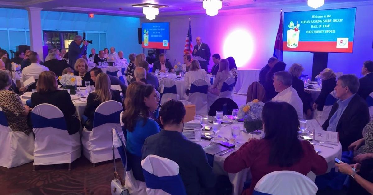 Rinden tributo a los constructores del legado bancario cubano-estadounidense