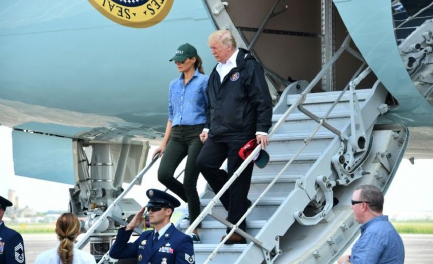El presidente de EEUU, Donald Trump, llega este sábado a Texas acompañado de la primera dama, Melania.