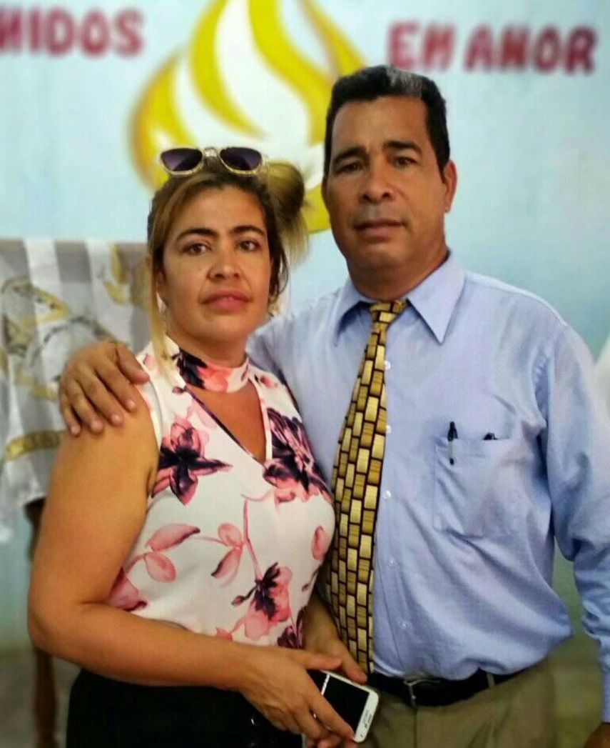 El pastor evangélico y preso político cubano Lorenzo Rosales Fajardo junto a su esposa, Maridilegnis Carballo.