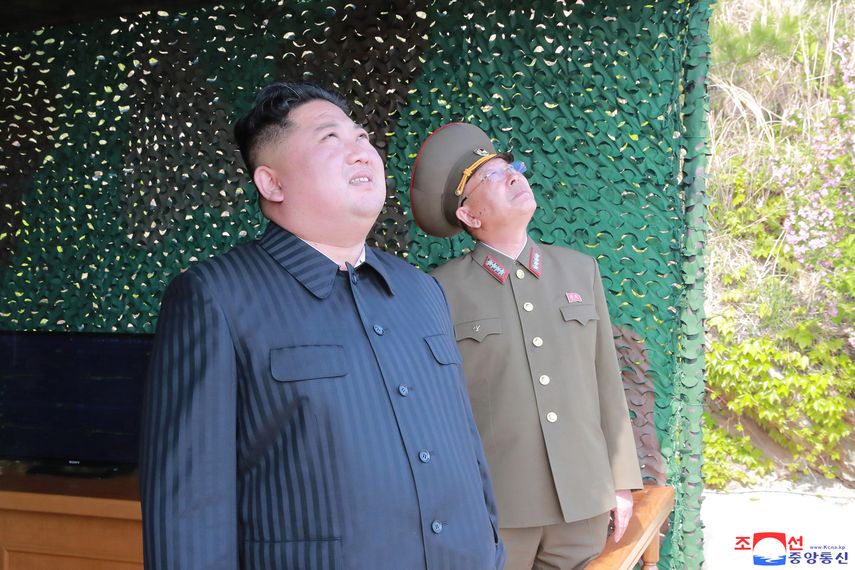 Kim Jong-un (izq.), l&iacute;der de Corea del Norte.