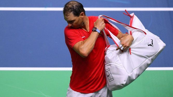 El español Rafael Nadal abandona la cancha tras un partido de la Copa Davis, el 19 de noviembre de 2024.