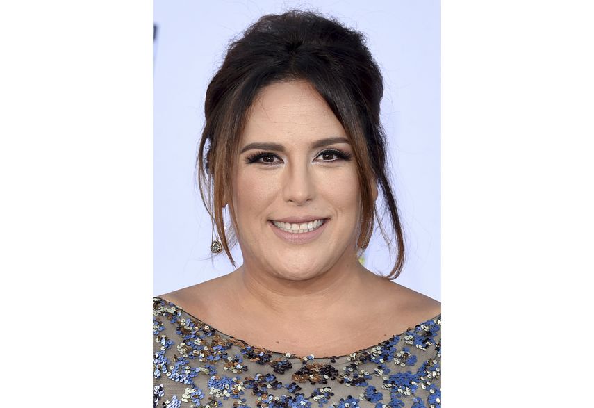 Angélica Vale llega a la ceremonia de los Latin American Music Awards en Los Ángeles el 26 de octubre de 2017. La actriz mexicana conducirá el reality La máscara del amor, que se estrena en Estrella TV el jueves 27 de mayo de 2021.