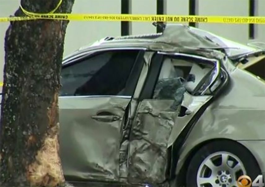 En pésimas condiciones quedó el vehículo impactado por un conductor que se dio a la fuga (CBSMIAMI)