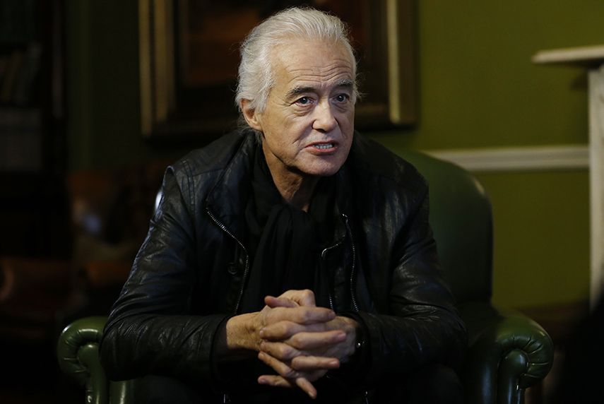 Jimmy Page habla con un reportero de la agencia AP en Londres. (AP)