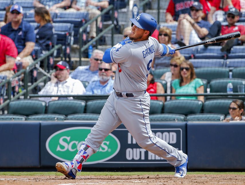 Grandal, seleccionado al Juego de Estrella en 2015, ha bateado para .240/.341/.441 con 113 jonrones y 339 carreras remolcadas en 726 en siete temporadas con los Padres de San Diego y los Dodgers.