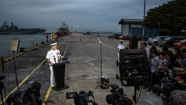 El almirante Scott Swift, comandante de la flota del Pacífico de la Marina estadounidense, ofrece una rueda de prensa con motivo de la colisión del destructor USS&nbsp;John&nbsp;S.&nbsp;McCain, en la Base marítima de Changi en Singapur (Singapur), hoy 22 de agosto de 2017.&nbsp;