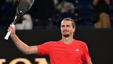 El alemán Alexander Zverev celebra luego de conseguir la victoria en un partido de segunda ronda en el Abierto de Australia, el 15 de enero de 2025.