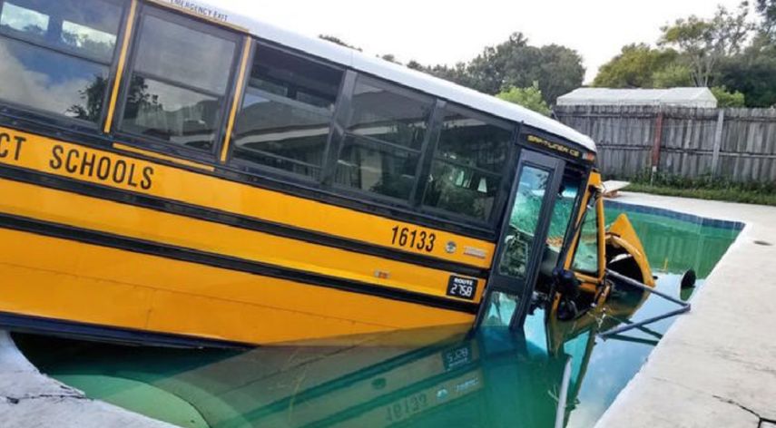 Nueve estudiantes y el conductor estaban a bordo del autobús escolar.&nbsp;