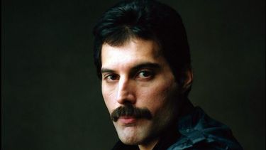 Freddie Mercury, de la banda de rock, Queen perdió la vida a causa del sida. Murió el 24 de noviembre de 1991. Tenía 45 años. (ARCHIVO)