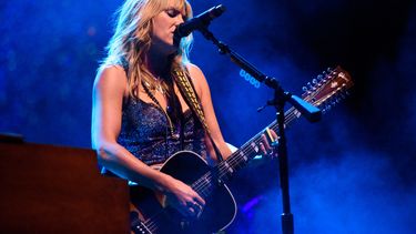 En esta foto de archivo tomada el 3 de octubre de 2015, Grace Potter actúa en vivo en el escenario del Radio City Music Hall en la ciudad de Nueva York. &nbsp;