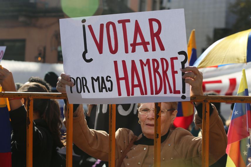 En Montevideo, Uruguay, la concentración en contra del régimen se hizo frente al consulado venezolano.&nbsp;