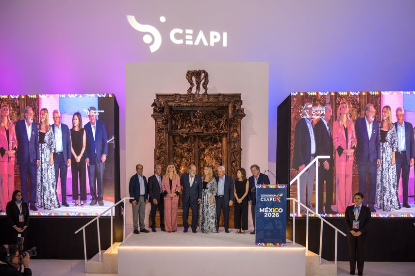 ToniSlim, Carlos Slim Domit, María Elena Torruco, Carlos Slim, Núria Vilanova,Stanley Motta, Paola Luksic y Jaime Gilinski, durante la ceremonia. (CEAPI)
