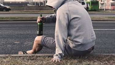 En 2020, 7.423 personas murieron como consecuencia del consumo excesivo de alcohol en Inglaterra.&nbsp;
