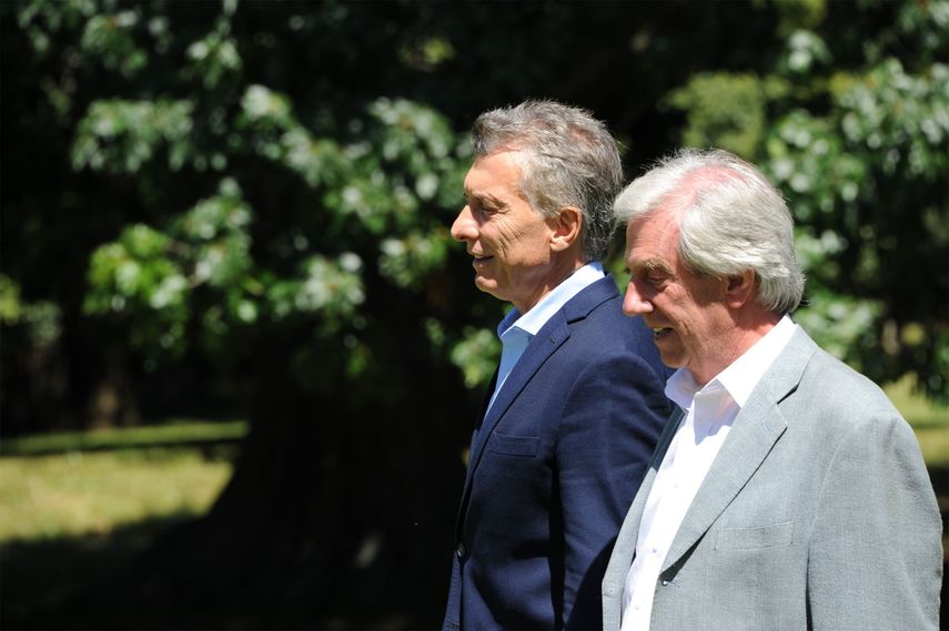 Los presidentes de Argentina, Mauricio Macri, y de uruguay, Tabaré Vásquez, se reunieron en la residencia presidencial&nbsp;del Parque Nacional Aarón de Anchorena, en Colonia, Uruguay.