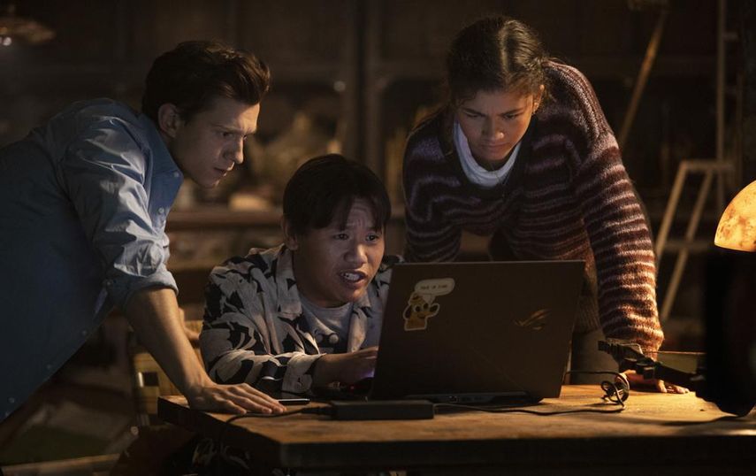 En esta imagen difundida por Sony Pictures, Tom Holland, Jacob Batalon y Zendaya, de izquierda a derecha, en una escena de Spider-Man: No Way Home de Columbia Pictures.&nbsp;