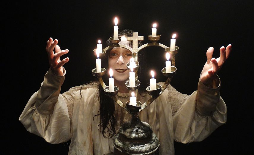 Vivian Acosta interpreta la pasión y muerte de la joven poeta. (PEDRO BALMASEDA)