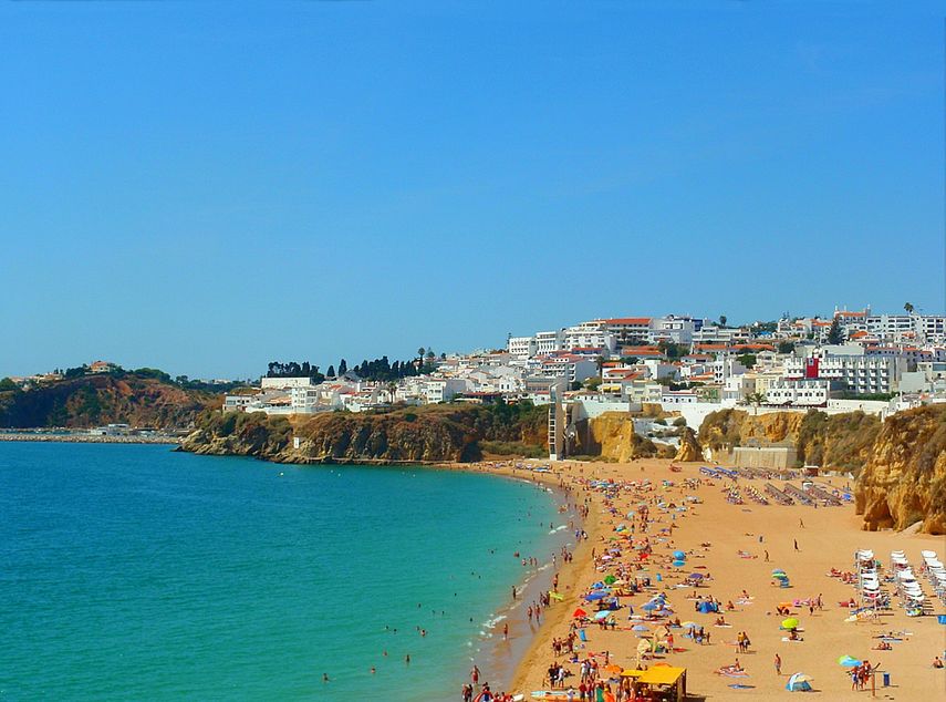 Según Forbes, el mejor momento para encontrar menor cantidad de turistas en Albufeira es entre mayo y junio.